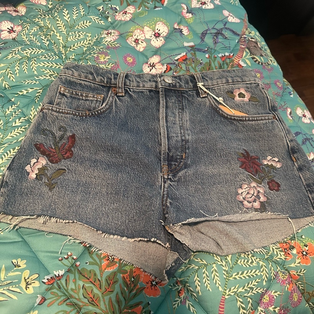 Reformation Charlie High Rise Jean Short in Fauna Embroidery NWT - Picture 3 of 6